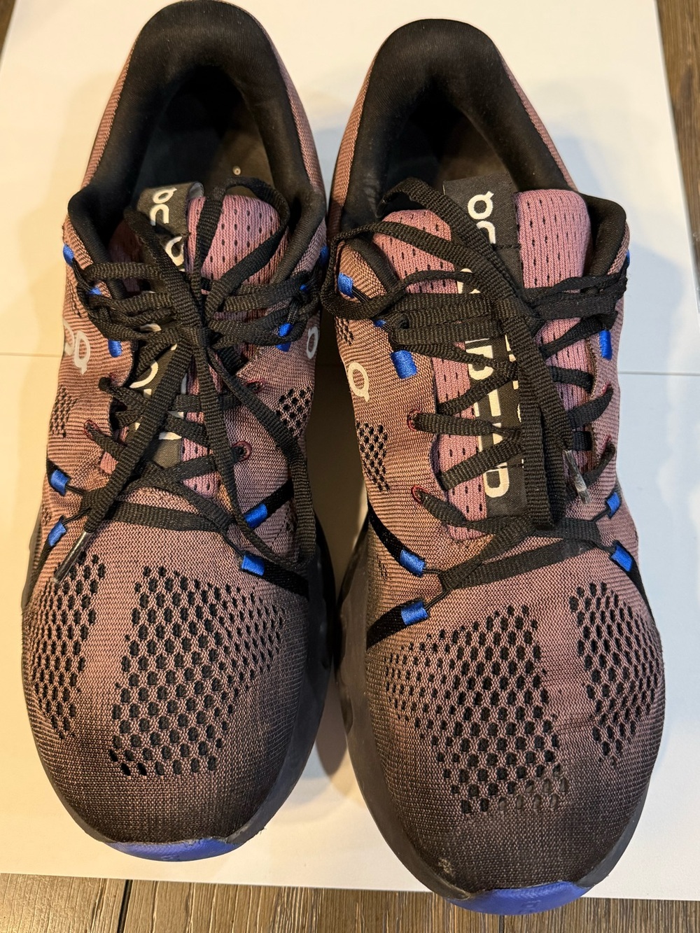 Size 12.5 On Cloud Men’s Athletic Shoes in Mauve with Black & Blue Accents